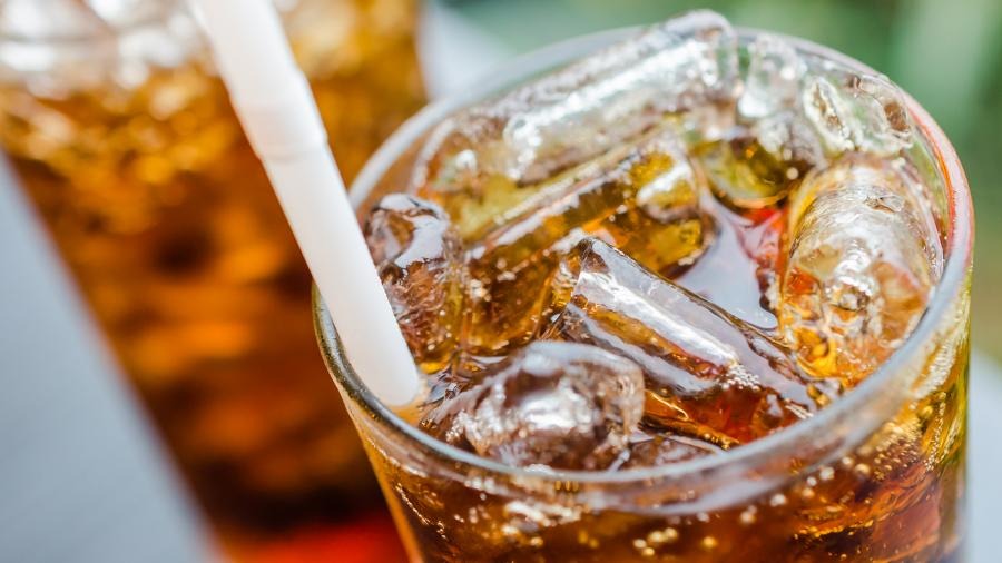 Kuchli gazlangan va quvvat beruvchi shirin ichimliklar zararlimi yoki yo'q?