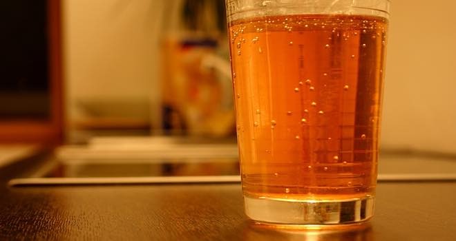 Kuchli gazlangan va quvvat beruvchi shirin ichimliklar zararlimi yoki yo'q?