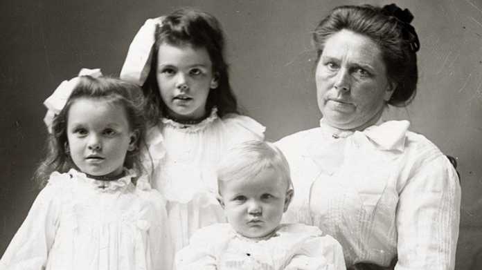 O'z bolalari, eri va naqd 42 ta xushtorini o'ldirgan ayol O'z bolalari, eri va naqd 42 ta xushtorini o'ldirgan ayol