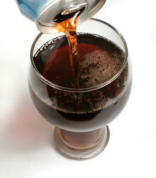 Kuchli gazlangan va quvvat beruvchi shirin ichimliklar zararlimi yoki yo'q?