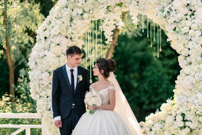 Nikoh to'yi uchun yilning eng yaxshi faslini tanlaymiz! Nikoh to'yi uchun yilning eng yaxshi faslini tanlaymiz!