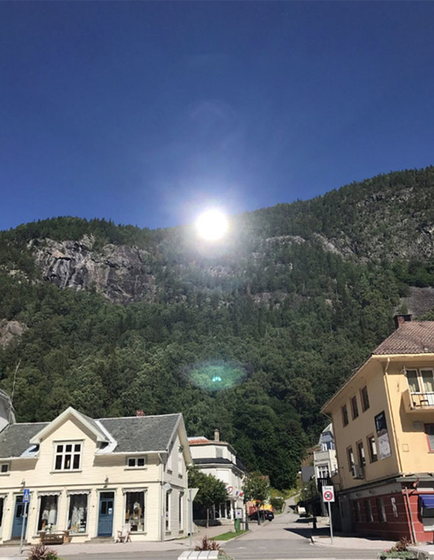 Yilda 5 oy quyosh ko'rmaydigan shahar (foto) Yilda 5 oy quyosh ko'rmaydigan shahar (foto)