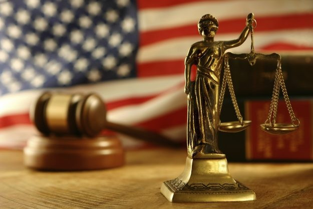 Nima uchun AQSh sudi ba'zan jinoyatchilarga 1000 yildan ortiqroq qamoq jazosini beradi? Nima uchun AQSh sudi ba'zan jinoyatchilarga 1000 yildan ortiqroq qamoq jazosini beradi?