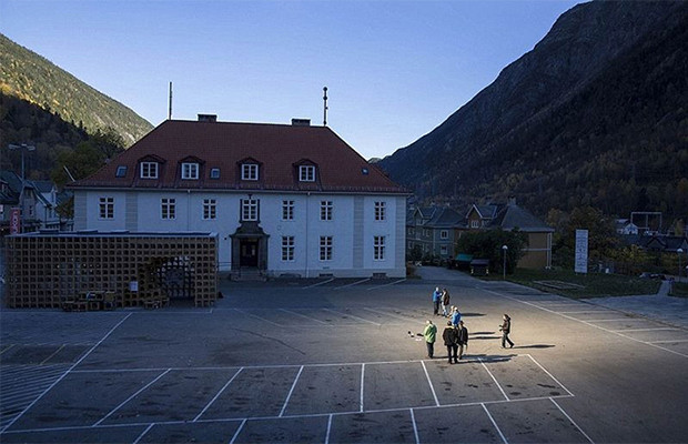 Yilda 5 oy quyosh ko'rmaydigan shahar (foto) Yilda 5 oy quyosh ko'rmaydigan shahar (foto)