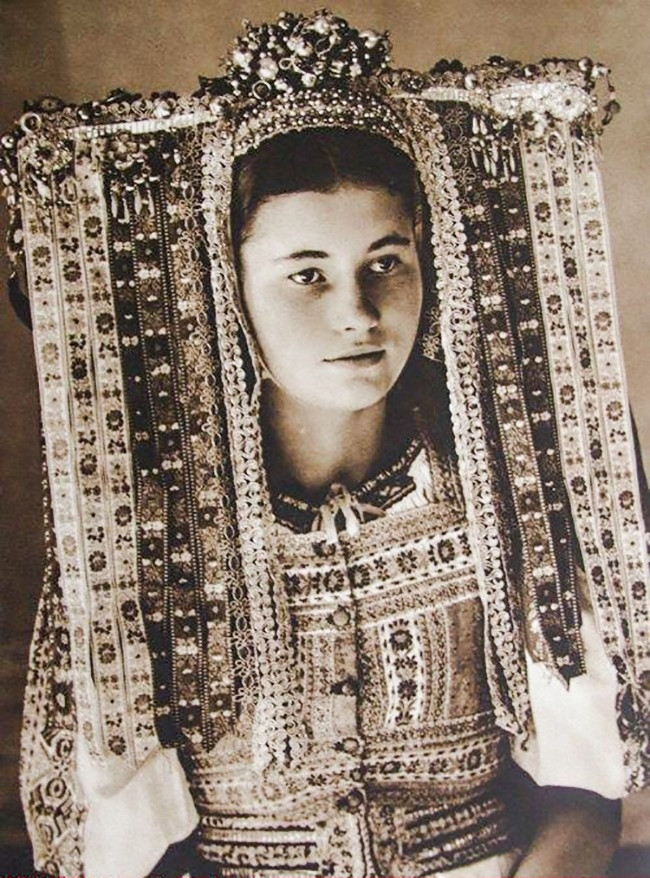 Zamonaviy moda olamiga soya solishi mumkin bo'lgan XІX asr liboslari (foto)