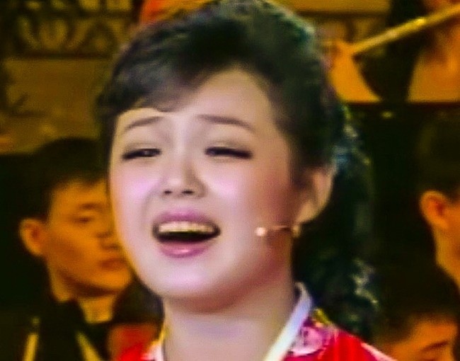 Dunyoning eng sirli mamlakatining birinchi xonimi haqida bilasizmi? (+foto) Dunyoning eng sirli mamlakatining birinchi xonimi haqida bilasizmi? (+foto)