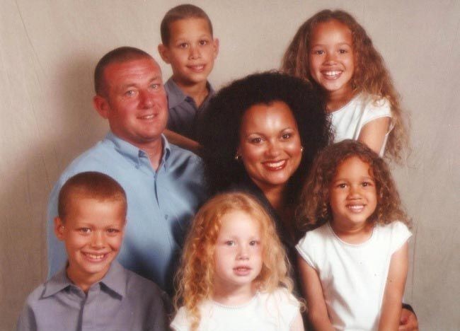 Ishonib bo'lmaydigan fakt: ekizak opa-singillarning hayratlanarli voqeasi (+foto) Ishonib bo'lmaydigan fakt: ekizak opa-singillarning hayratlanarli voqeasi (+foto)