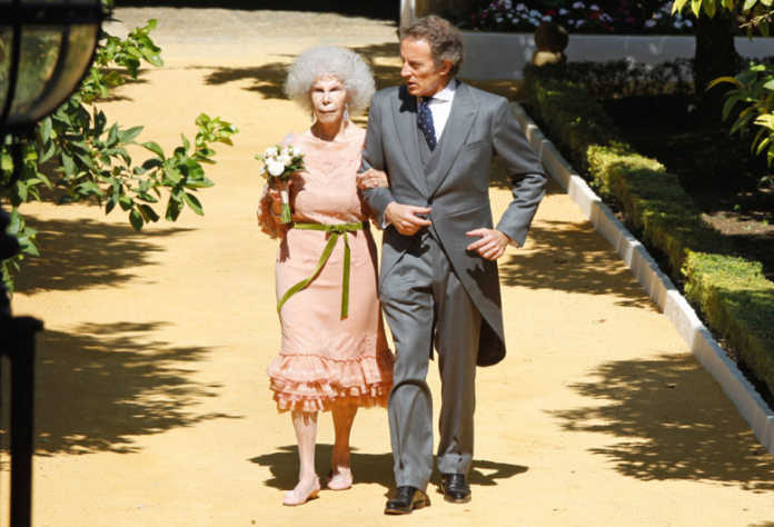 O'z husniga changal solgan va 85 yoshida ham turmushga chiqqan badavlat gersoginya taqdiri (+foto) O'z husniga changal solgan va 85 yoshida ham turmushga chiqqan badavlat gersoginya taqdiri (+foto)