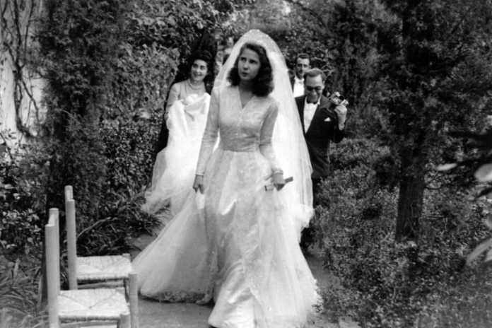 O'z husniga changal solgan va 85 yoshida ham turmushga chiqqan badavlat gersoginya taqdiri (+foto) O'z husniga changal solgan va 85 yoshida ham turmushga chiqqan badavlat gersoginya taqdiri (+foto)