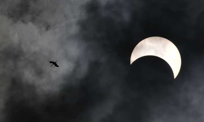 Dunyo bo'ylab quyosh tutilishi suratlarda Dunyo bo'ylab quyosh tutilishi suratlarda