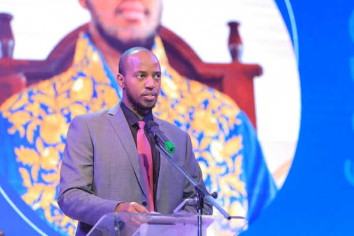 Insoniyat tarixidagi eng yosh qirol kim? Insoniyat tarixidagi eng yosh qirol kim?