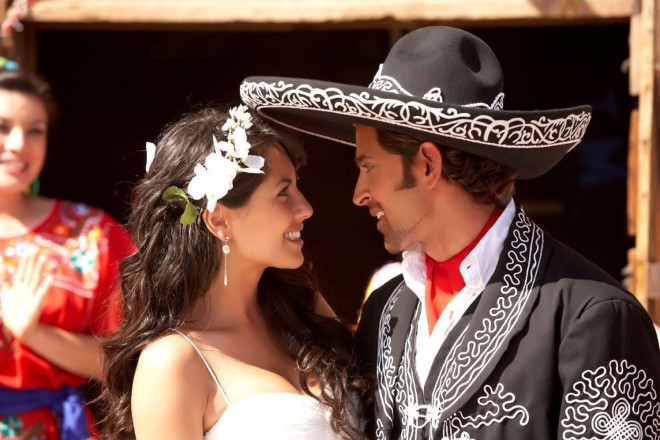 Suratga olish maydonchasida topishgan Bollivud yulduzlari Suratga olish maydonchasida topishgan Bollivud yulduzlari