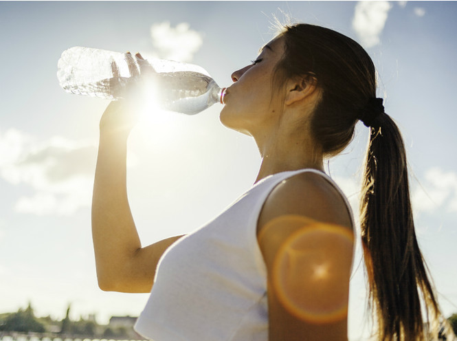 Nima uchun kun davomida suv ichishni unutib qoʻyamiz?