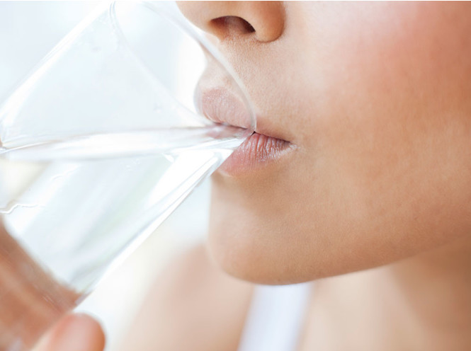 Nima uchun kun davomida suv ichishni unutib qoʻyamiz?