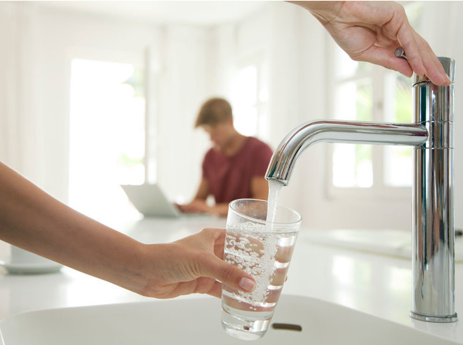 Nima uchun kun davomida suv ichishni unutib qoʻyamiz?