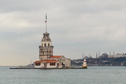 Istanbul afsonalari: Bosfor, Qiz minorasi, Dolmaboxche saroyi… Istanbul afsonalari: Bosfor, Qiz minorasi, Dolmaboxche saroyi…