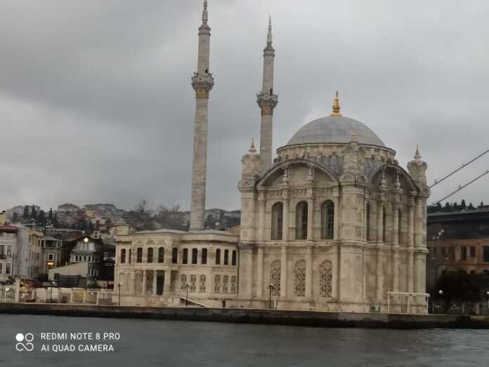 Istanbul afsonalari: Bosfor, Qiz minorasi, Dolmaboxche saroyi… Istanbul afsonalari: Bosfor, Qiz minorasi, Dolmaboxche saroyi…