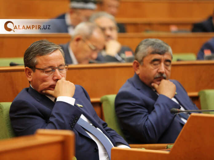 Majlislarda uxlab olish huquqiga ega odamlar