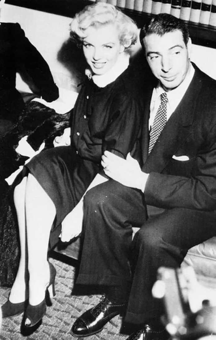 «O'zgacha kelinlar»: qora ko'ylakda turmush qurishga qaror qilgan 8 ta yulduz (foto) «O'zgacha kelinlar»: qora ko'ylakda turmush qurishga qaror qilgan 8 ta yulduz (foto)