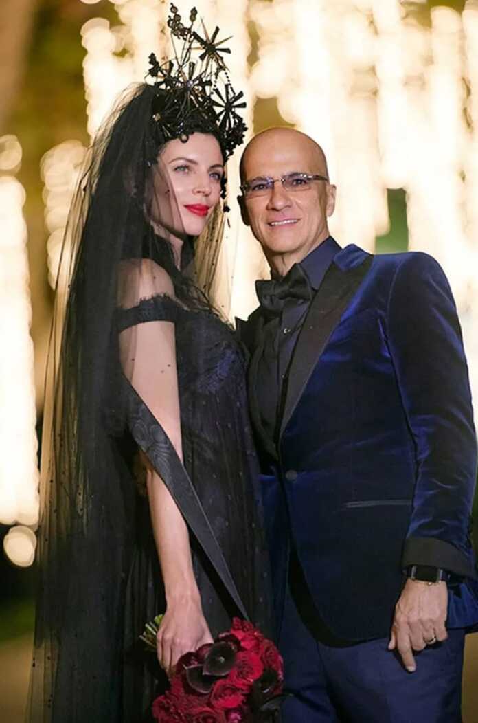 «O'zgacha kelinlar»: qora ko'ylakda turmush qurishga qaror qilgan 8 ta yulduz (foto) «O'zgacha kelinlar»: qora ko'ylakda turmush qurishga qaror qilgan 8 ta yulduz (foto)