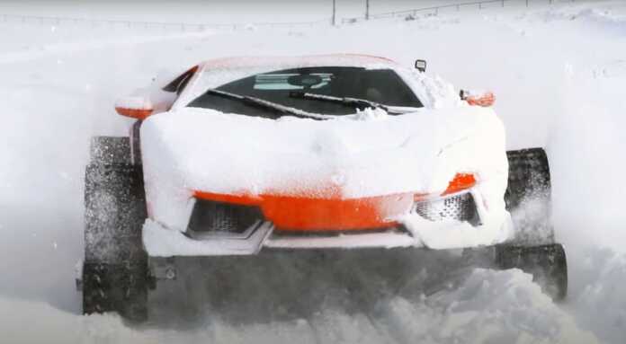 Lamborghini Aventador birinchi sinov paytida qor uyumida qolib ketdi (video)
