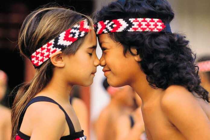 Yangi Zelandiyada antiqa salomlashish (+foto) Yangi Zelandiyada antiqa salomlashish (+foto)