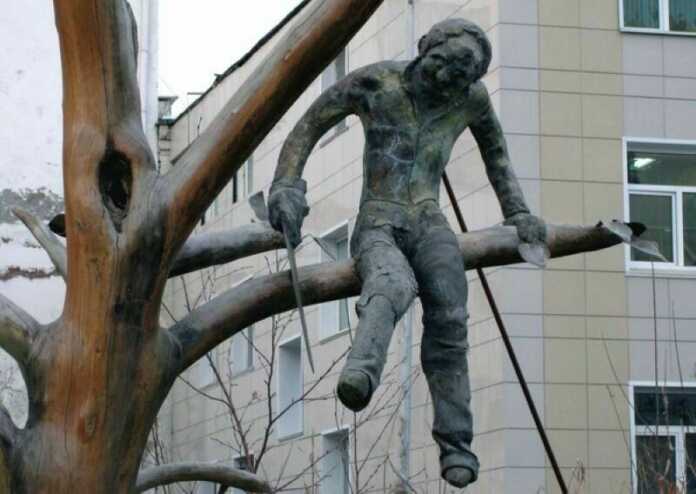 Suv ostidagi velosiped, bosh barmoq. Dunyodagi bir-birdan ajoyib haykaltaroshlik namunalari (+foto)