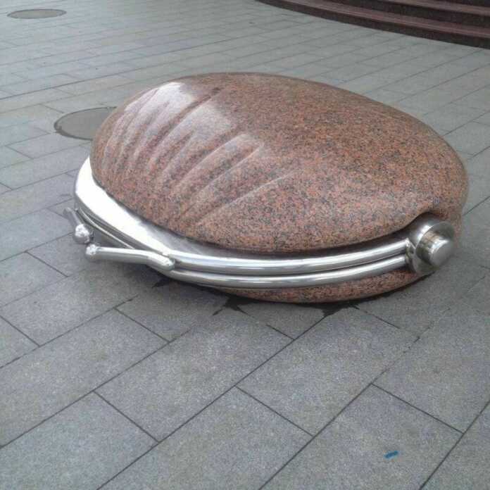 Suv ostidagi velosiped, bosh barmoq. Dunyodagi bir-birdan ajoyib haykaltaroshlik namunalari (+foto)