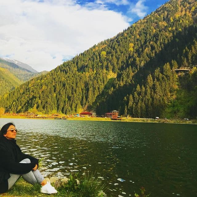 Muxlislar g'azabini keltirgan Burak O'zchivitning quchog'idagi bu ayol kim? (+foto) Muxlislar g'azabini keltirgan Burak O'zchivitning quchog'idagi bu ayol kim? (+foto)