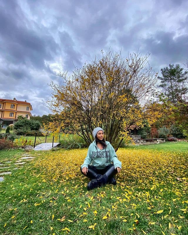 Muxlislar g'azabini keltirgan Burak O'zchivitning quchog'idagi bu ayol kim? (+foto) Muxlislar g'azabini keltirgan Burak O'zchivitning quchog'idagi bu ayol kim? (+foto)