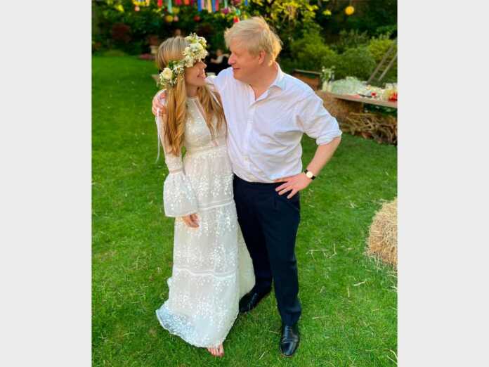 Yashirincha turmush qurgan Buyuk Britaniyaning bosh vaziri Boris Jonsonning qallig'i ijaraga olgan kelinlik libosi