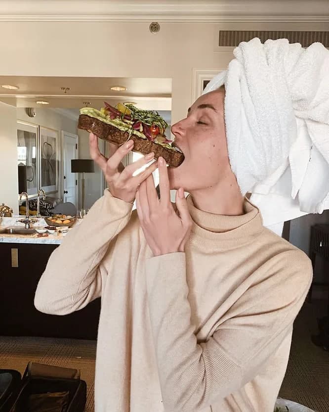 Ovqat tayyorlashni umuman bilmaydigan mashhurlar (foto) Ovqat tayyorlashni umuman bilmaydigan mashhurlar (foto)