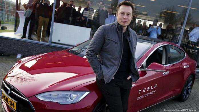 Tesla rahbari aksiyalarini sotdi