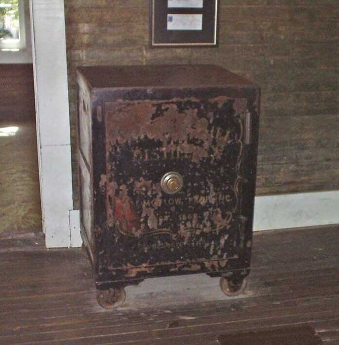 Mashhur «Jack Danielʼs» viskisi tayyorlanadigan zavodda noodatiy eksponat bor – «Djekni o'ldirgan seyf»