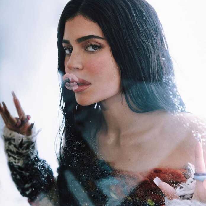 Kayli Jenner obunachilari soni bo'yicha birinchilikda Kayli Jenner obunachilari soni bo'yicha birinchilikda