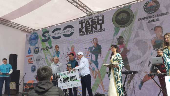 ShHT yarim marafoni va «Navro'z» IV xalqaro marafoni g'oliblarini taqdirlash marosimidan fotolavhalar ShHT yarim marafoni va «Navro'z» IV xalqaro marafoni g'oliblarini taqdirlash marosimidan fotolavhalar