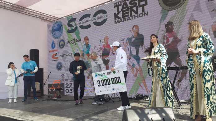 ShHT yarim marafoni va «Navro'z» IV xalqaro marafoni g'oliblarini taqdirlash marosimidan fotolavhalar ShHT yarim marafoni va «Navro'z» IV xalqaro marafoni g'oliblarini taqdirlash marosimidan fotolavhalar