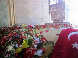 Buyuk Yo'lboshchi G'ozi Mustafo Kamol Otaturkning mangu oromgohi — Anitkabir mavzoleyi (foto)