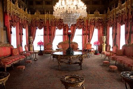 Turkiyaning eng go'zal va noyob yodgorliklaridan biri – Dolmabahche saroyi (foto) Turkiyaning eng go'zal va noyob yodgorliklaridan biri – Dolmabahche saroyi (foto)