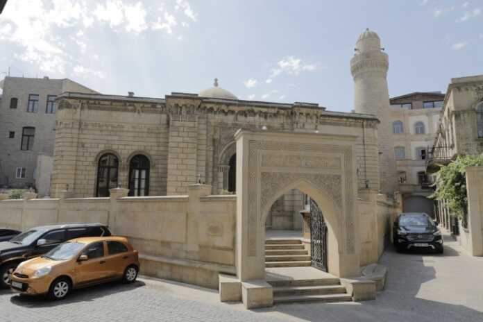 22 gektar maydonda yuzlab tarixiy yodgorliklar… Bokuning yuragi Icheri Sheherga sayohat (foto) 22 gektar maydonda yuzlab tarixiy yodgorliklar… Bokuning yuragi Icheri Sheherga sayohat (foto)