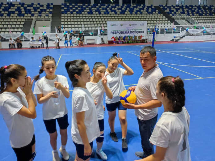 Qibraylik volleybolchi qizlar respublikada uchinchi ӯrin sohibi