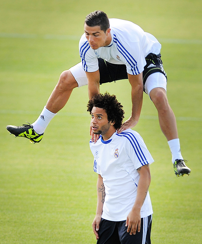 Ronaldudan Marseloga iliq tilaklar