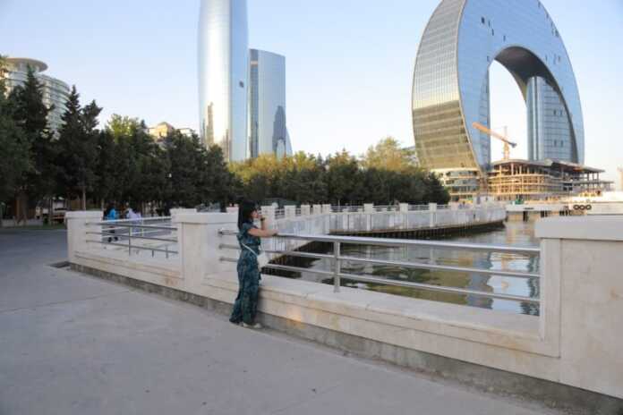 Siz Kaspiy dengizi sohilida bo'lganmisiz, shamollar shahri — Bokuni ko'rganmisiz? Siz Kaspiy dengizi sohilida bo'lganmisiz, shamollar shahri — Bokuni ko'rganmisiz?