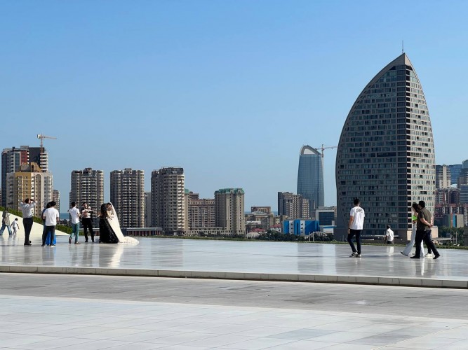 Siz Kaspiy dengizi sohilida bo'lganmisiz, shamollar shahri — Bokuni ko'rganmisiz? Siz Kaspiy dengizi sohilida bo'lganmisiz, shamollar shahri — Bokuni ko'rganmisiz?