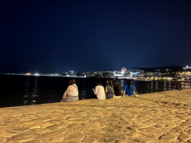 Siz Kaspiy dengizi sohilida bo'lganmisiz, shamollar shahri — Bokuni ko'rganmisiz? Siz Kaspiy dengizi sohilida bo'lganmisiz, shamollar shahri — Bokuni ko'rganmisiz?