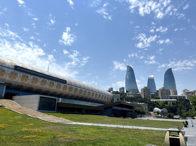 Siz Kaspiy dengizi sohilida bo'lganmisiz, shamollar shahri — Bokuni ko'rganmisiz? Siz Kaspiy dengizi sohilida bo'lganmisiz, shamollar shahri — Bokuni ko'rganmisiz?