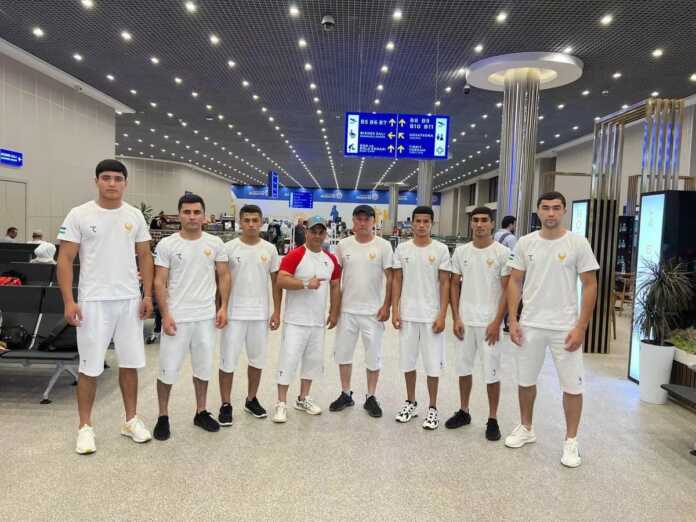 O'zbekistonlik bokschilar Quvaytdagi xalqaro turnirga yo'l oldi