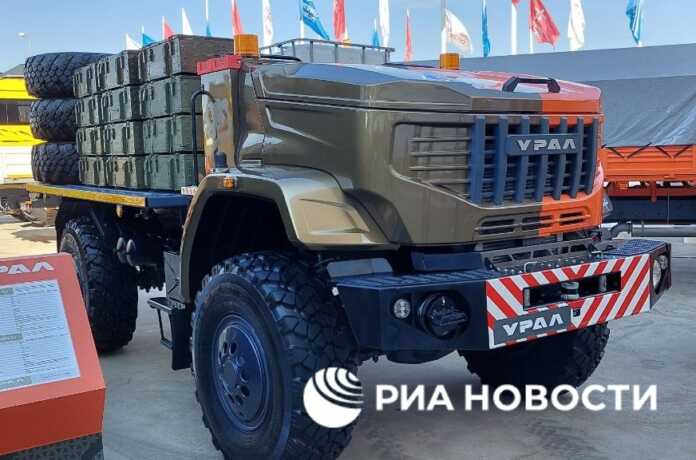 “Armiya-2022”da Rossiyaning birinchi haydovchisiz harbiy yuk mashinasi “Ural” prototipi namoyish etildi