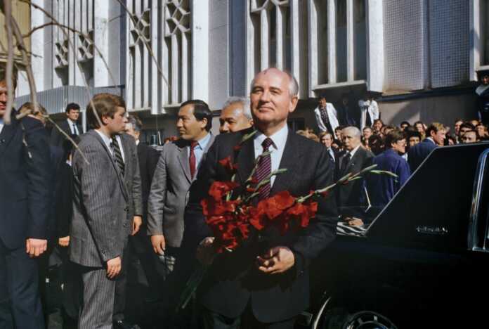 Mixail Gorbachyovning O'zbekistonga tashrifi – noyob arxiv suratlar Mixail Gorbachyovning O'zbekistonga tashrifi – noyob arxiv suratlar