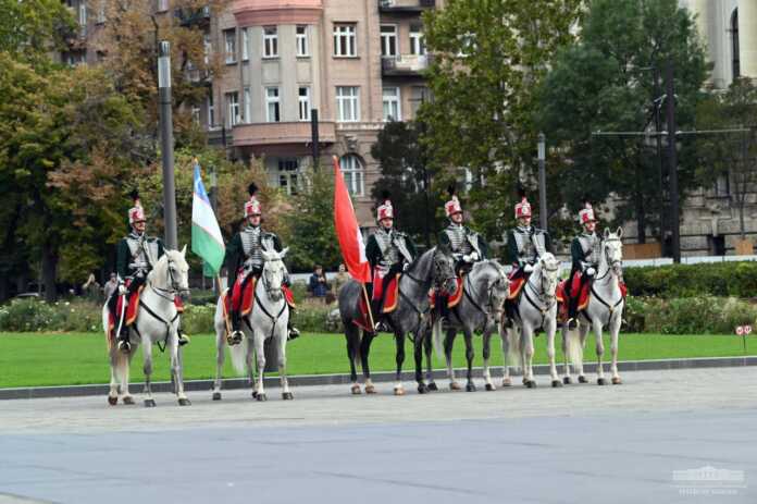 O'zbekiston Respublikasi Prezidentini rasmiy kutib olish marosimi bo'ldi (foto) O'zbekiston Respublikasi Prezidentini rasmiy kutib olish marosimi bo'ldi (foto)